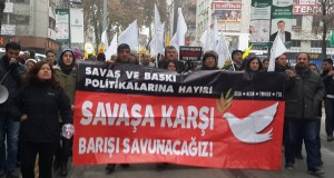 KESK, DİSK, TMMOB VE TTB BARIŞ TALEBİYLE HİZMET ÜRETMEYEREK ALANLARA ÇIKTI!