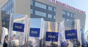 Sağlık Emekçilerine Polis Saldırısı