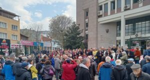 Alevileri hedef alan öğretmen Bursa’da protesto edildi